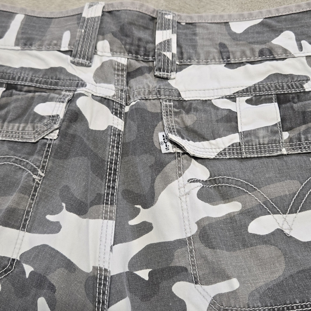Levis Gray Camo Cargo Shorts Mens Size 32 Bermuda Style Utility Shorts Camoflage - Picture 3 of 8